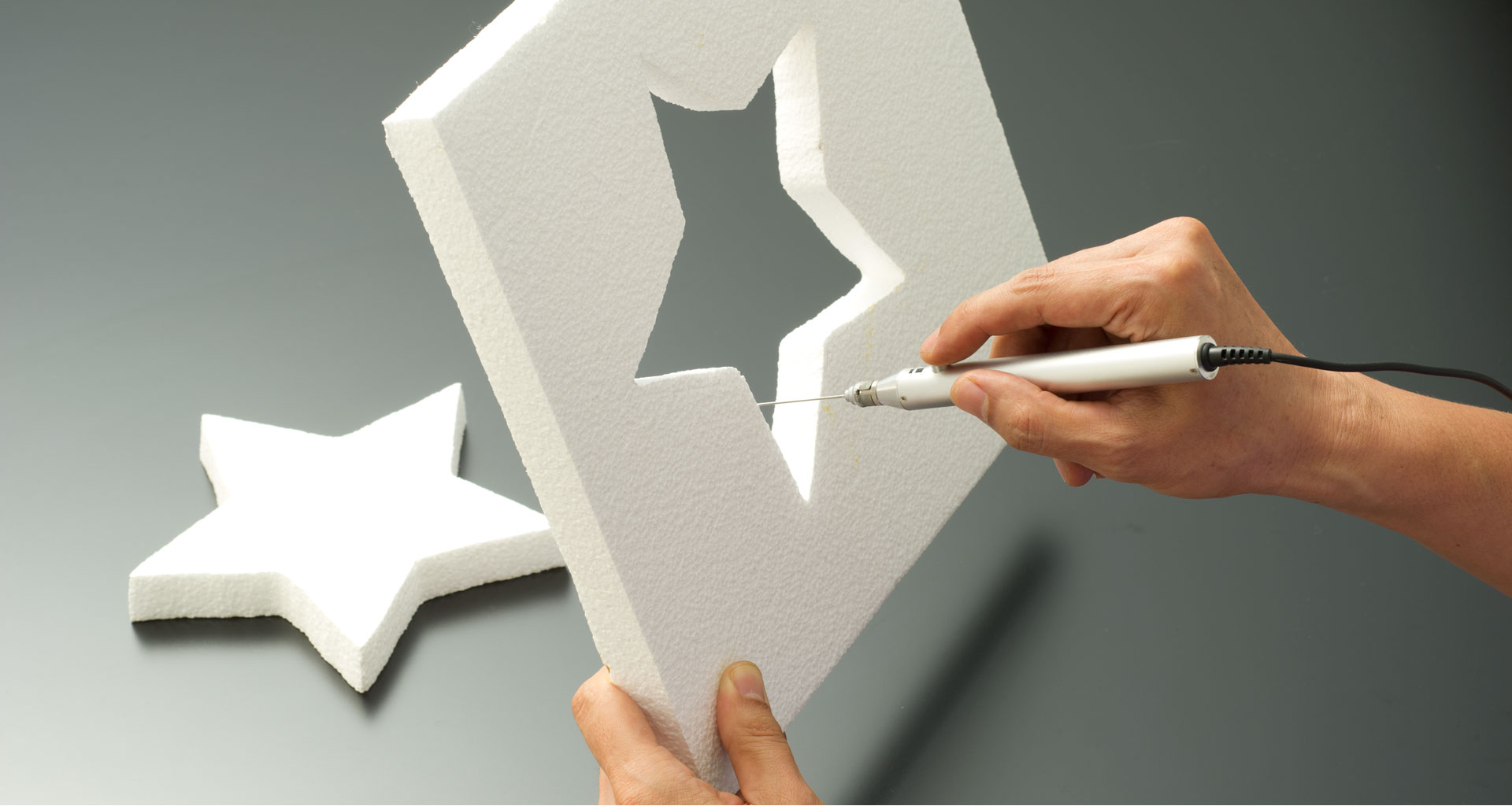 一点支持構造でカットの自由度の高いヒートニードル