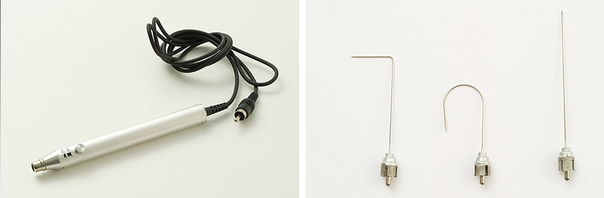 ホルダー上面のスイッチボタンを押している間のみ通電する安全設計。標準付属の3種ニードルの寿命はおおよそ100時間。